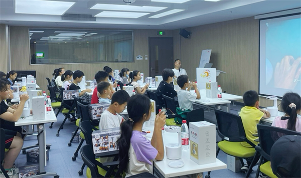 殘健融合“撞上”科技教育,奇富科技以技術服務點亮隨遷兒童未來